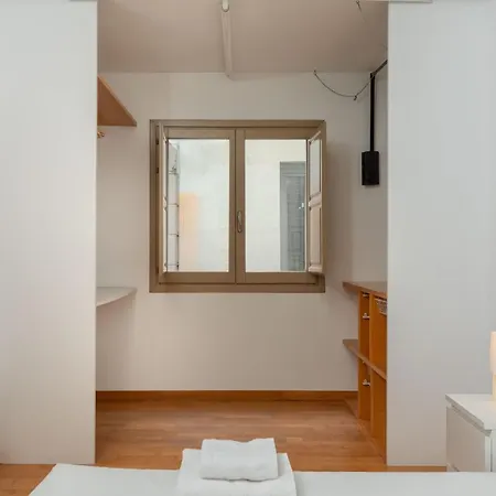 Apartment Flateli Cort Reial 7 *